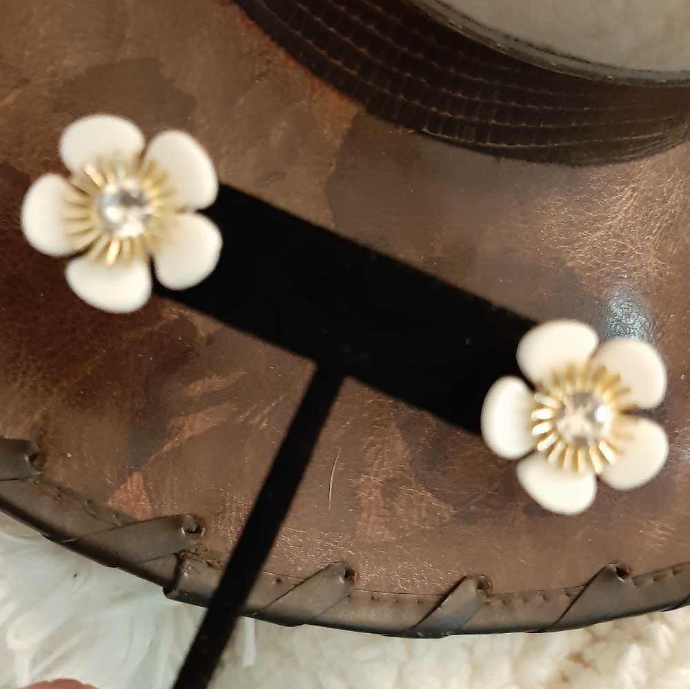 White Epoxy With Gold Spinal        c - Picture 3 of 6